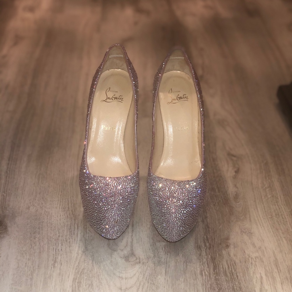 Women platform pumps